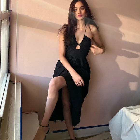 Reformation Dresses & Skirts - Reformation Stassie Dress 🖤